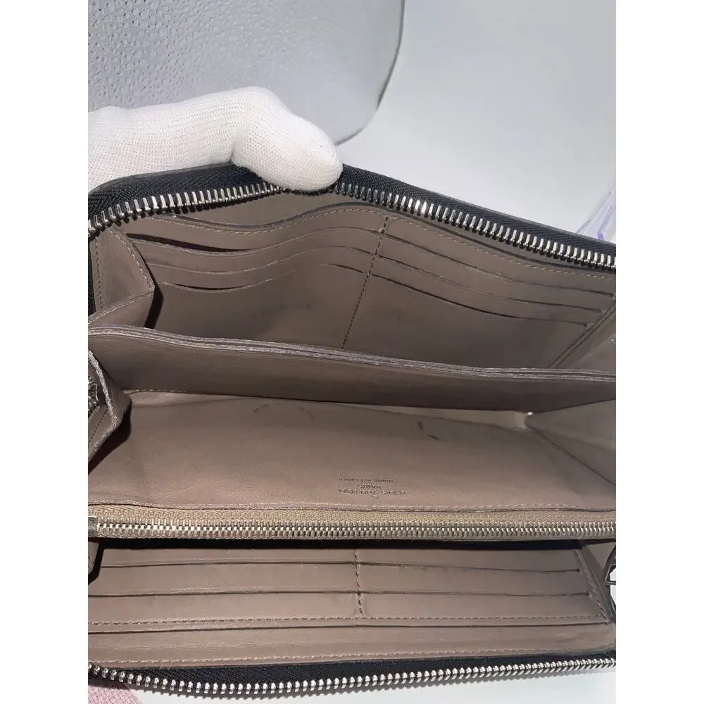 Louis Vuitton Taiga Zippy XL Wallet – Black